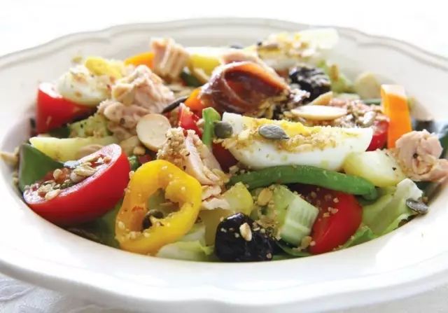 谷物酸奶醇厚香甜又酥脆,搭配谷物脆的酸奶