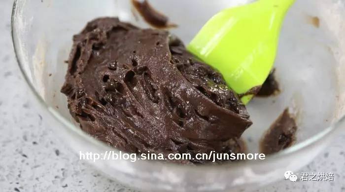 巧克力曲奇超松软,黄油130克做巧克力曲奇饼干