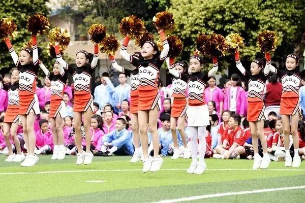 趣闻|疯狂足球城开踢!奔跑吧,小猎豹!