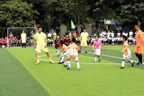 趣闻|疯狂足球城开踢!奔跑吧,小猎豹!