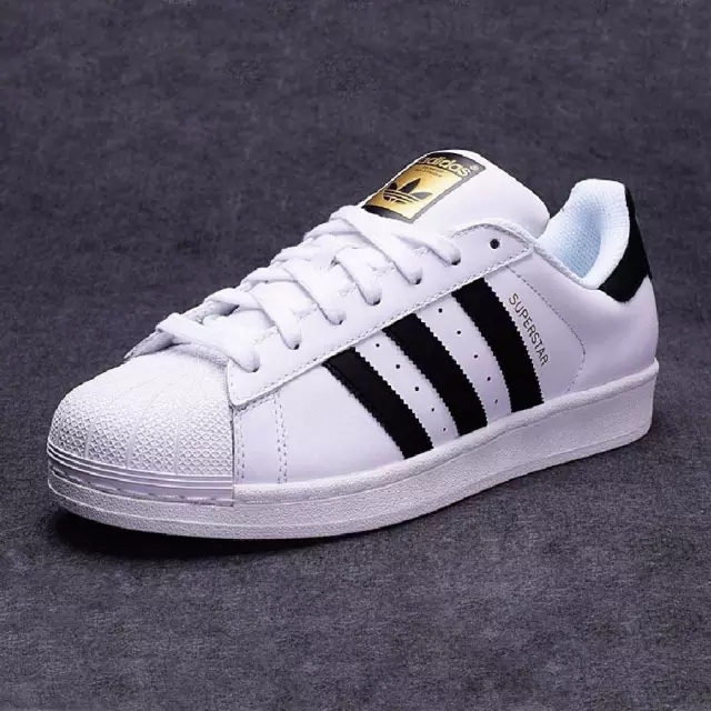 再红红不过小白鞋