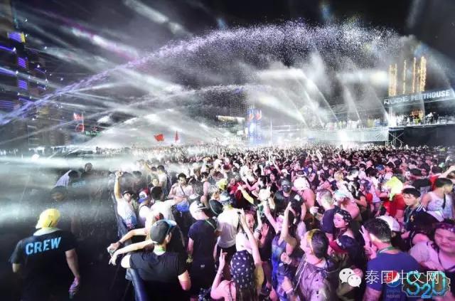 泰国泼水节中国游客,万人空巷的泰国泼水节