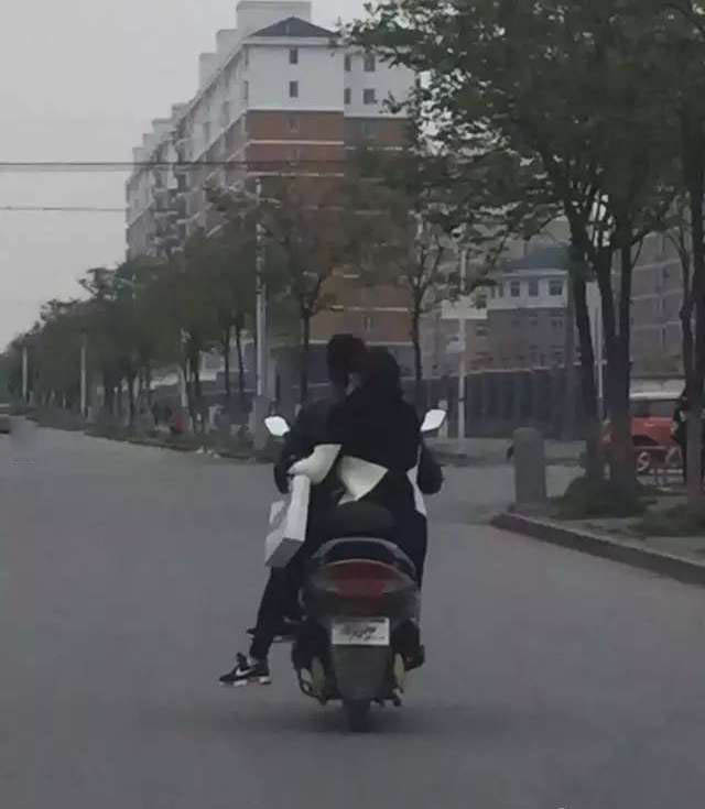 阿迪达斯nmd鞋会越穿越松吗,阿迪达斯tf成人足球鞋