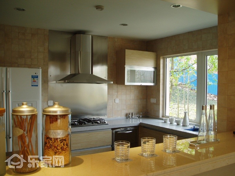 开放式厨房油烟机侧吸还是顶吸好,油烟机选顶吸还是侧吸好