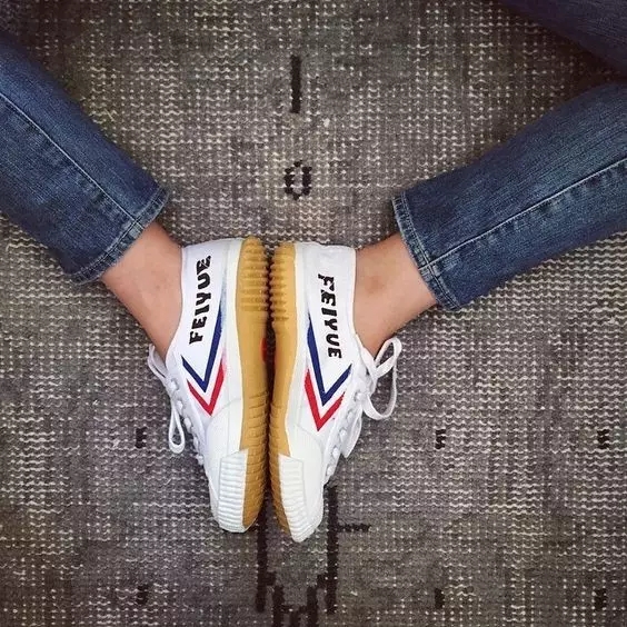 再红红不过小白鞋