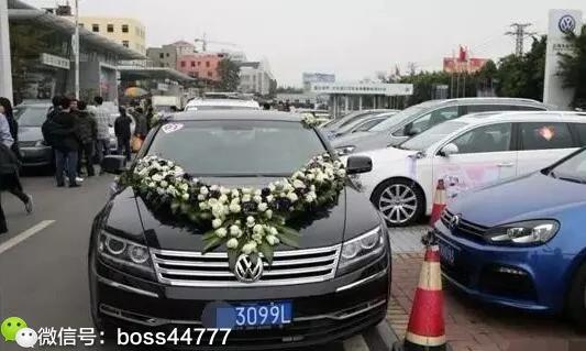 低调豪车辉腾接人,低调总裁开大众辉腾