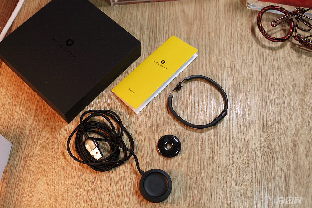 amazfit华米赤道手环plus,华米amazfitx概念手环