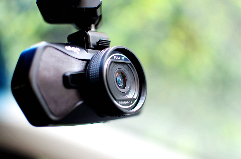 道路瞬息万变记录无时无刻爱国者aigoD66行车记录仪