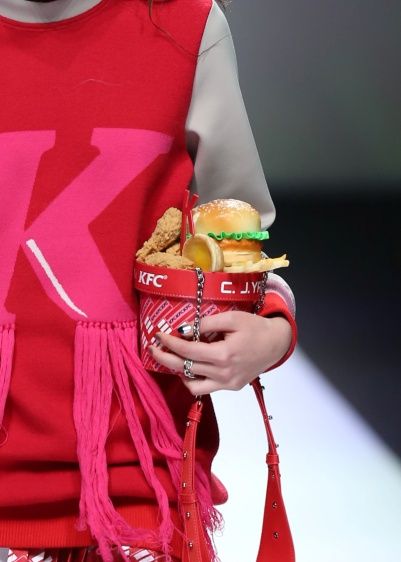 肯德基跨界合作：出了款面膜，有经典原味和藤椒热辣味