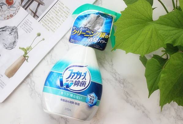 静电衣服沾灰怎么处理,衣物静电粘毛怎么处理