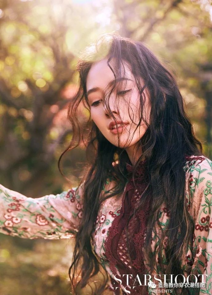 angelababy谭松韵合影,沈月乔欣街拍视频