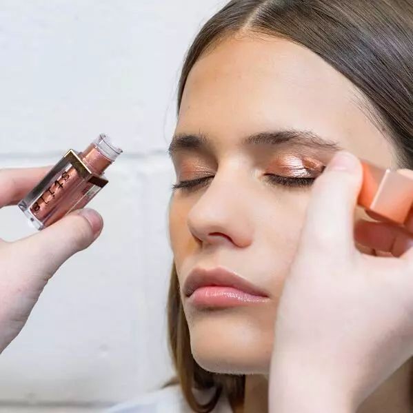 最简单新手上妆的正确步骤,教你如何正确上妆教程图片