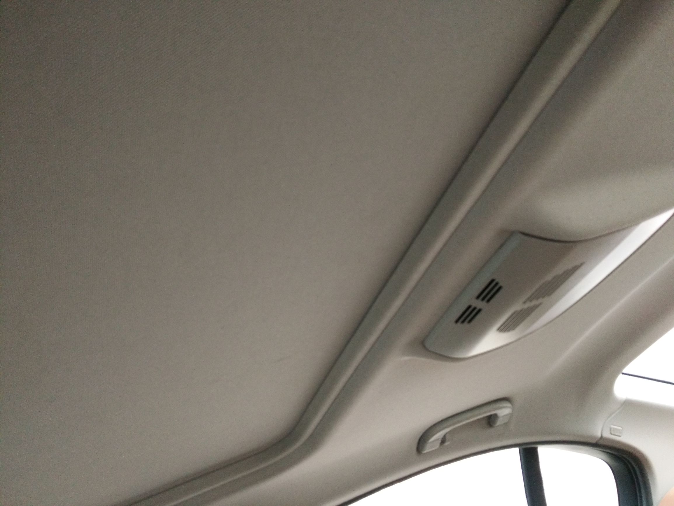 2011年的宝马320烧机油漏机油吗,11年宝马320官方建议加多少机油