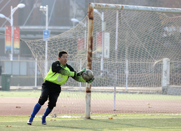 *安泰**市足球业余联赛：立丰技能不敌迎金门业