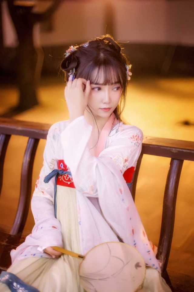 国外穿汉服上街,在日本穿汉服上街看路人反应