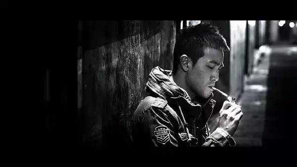 一部反映香港黑暗时期的电影,揭露早期香港社会黑暗的香港电影