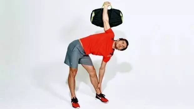 初步健身买什么器材,男士如何选择健身器材