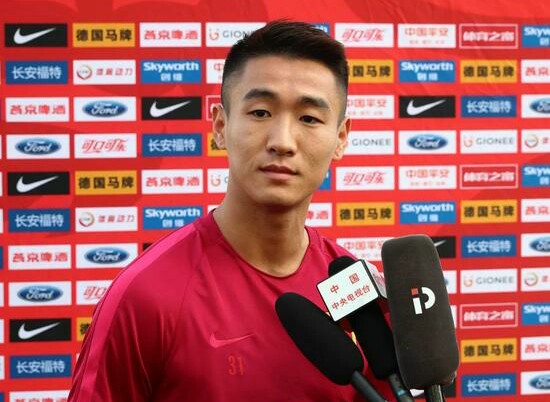 记者采访你觉得最厉害的球员,韦世豪进球慢动作