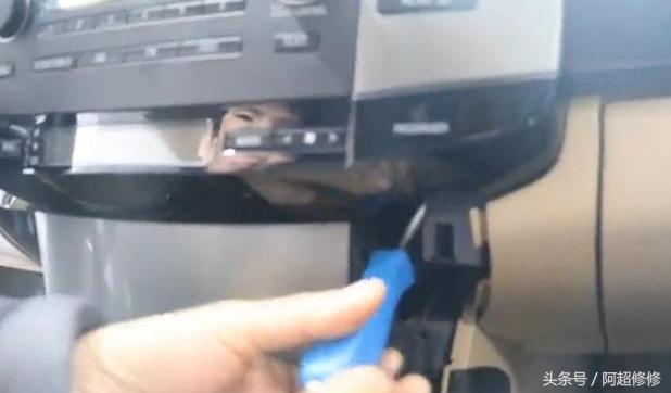 汽车怎么自己装ipad,旧的ipad如何改车载