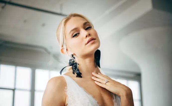 余文乐婚纱照是什么风格,余文乐婚纱照滑雪