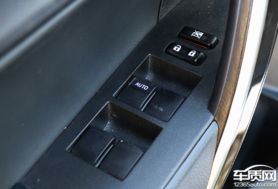 卡罗拉双擎旗舰版空间坐人实测,沉浸式体验卡罗拉双擎2017款