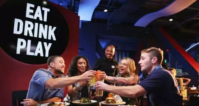 餐厅+酒吧+游戏厅+赛事直播：这家混搭餐厅“疯赚”背后的逻辑