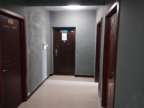 居民楼里开酒店住宅能擅自改成经营性住房？住宅成酒店你怎么看？