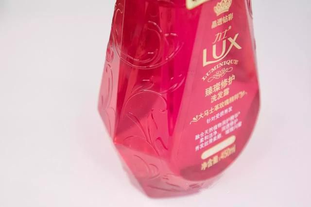 买过很多大牌香水，最后败给了这瓶百元不到人见人爱的小可爱