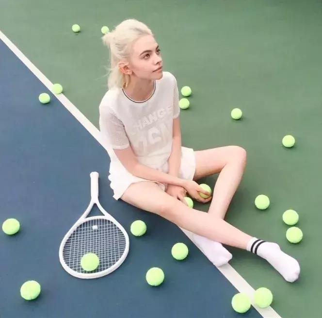 圆脸妹短发显瘦发型设计,圆脸适合什么发型减龄又显瘦