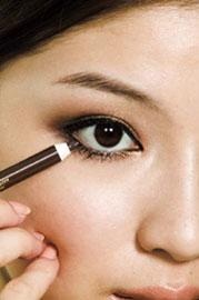 眼睛变大超好看的技巧,眼睛变大的自然方法小妙招