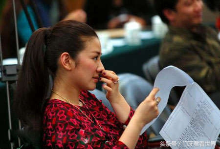 不活了,原来我心中的女神也要扣鼻屎,但最后一个除外