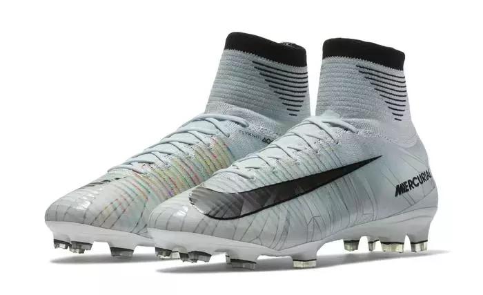 c罗第五个金球奖在哪个队拿的,c罗第五个金球奖和卡卡互动