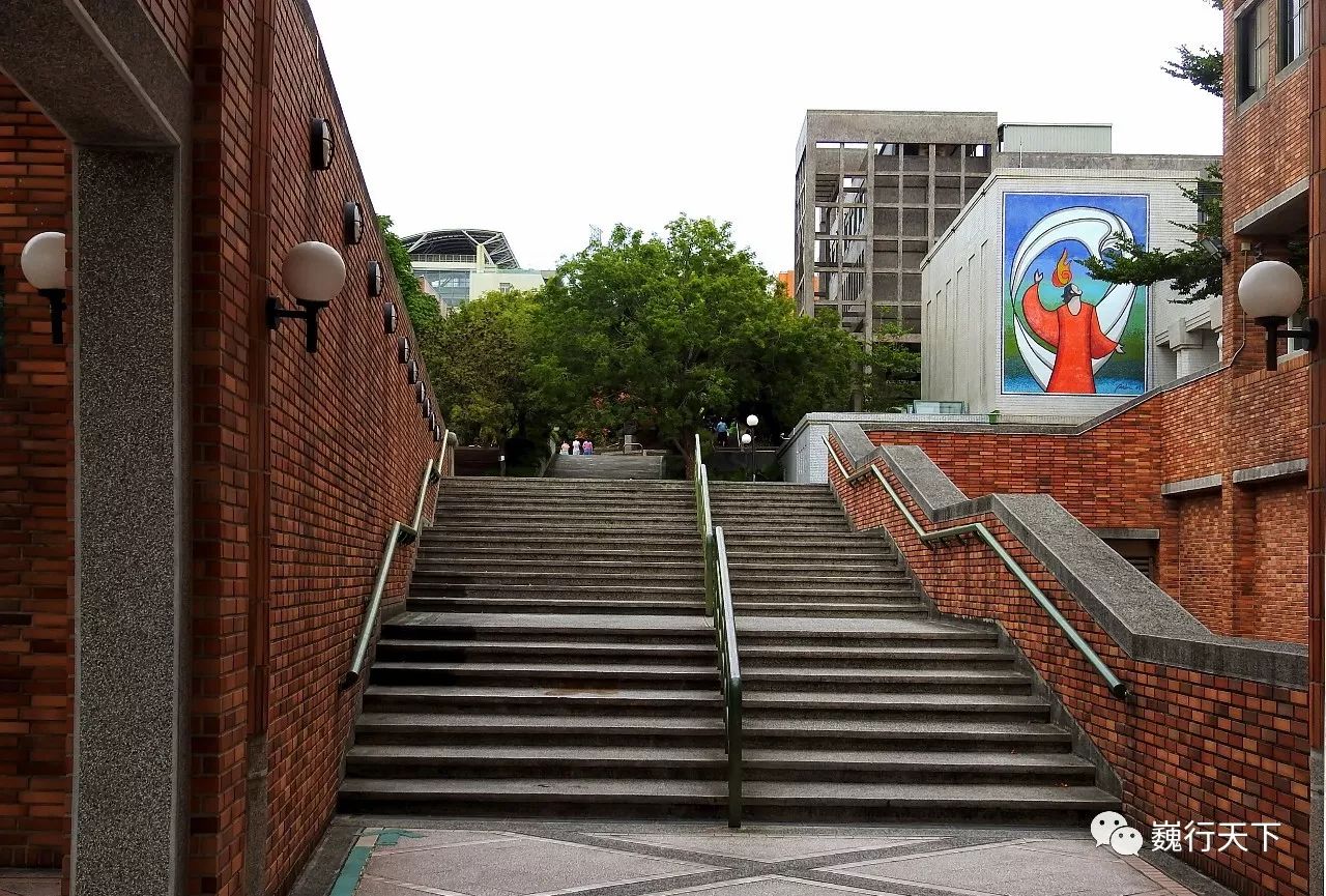 这所大学很特别,来的人都会找到逝去的校园爱情故事