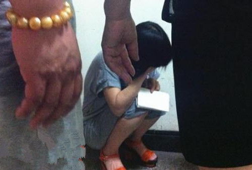 8个月宝宝拉肚子化验血没问题,8个月宝宝反复发烧查了血也没事