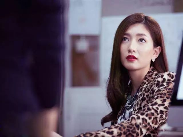 这些穿搭充满着青春时尚感,这些时髦单品让你人见人爱