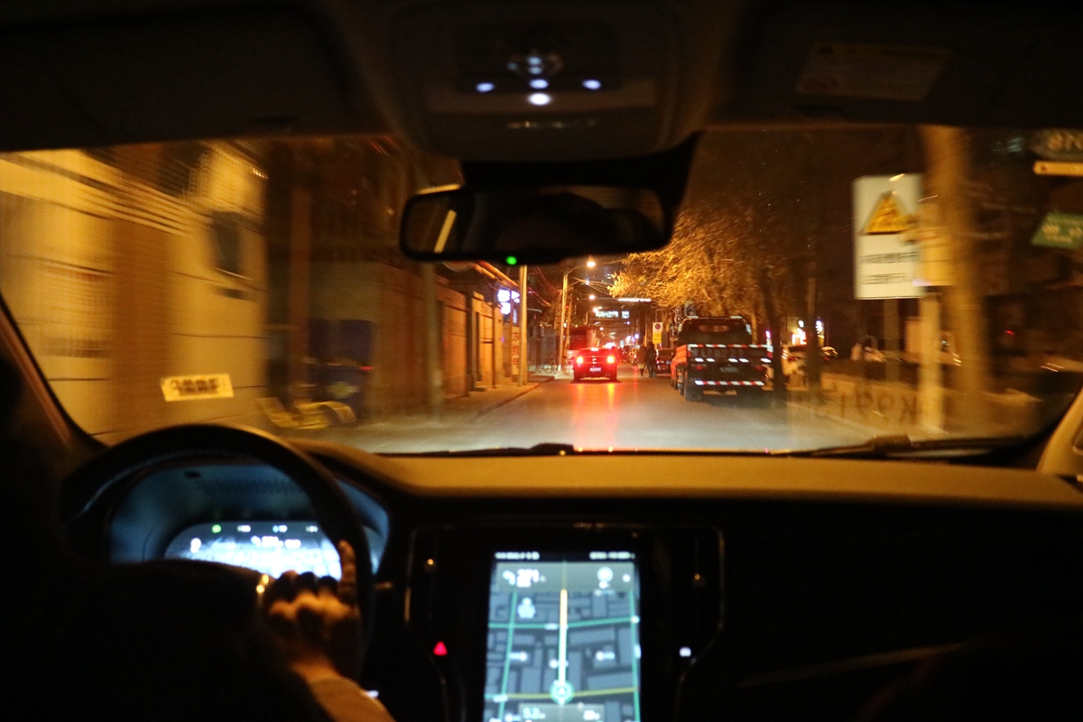 盘点雪天路滑摔倒爆笑场面,自驾游雪地上遇到突发事件