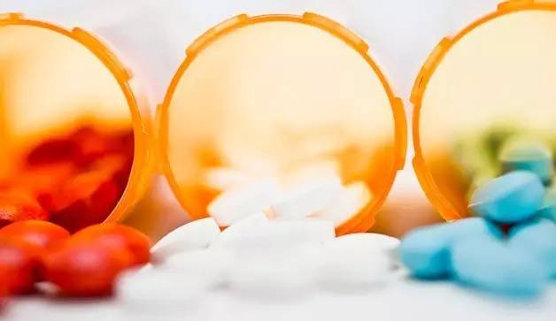 身上长了疹子特别痒还传染怎么办,身上奇痒无比长风团