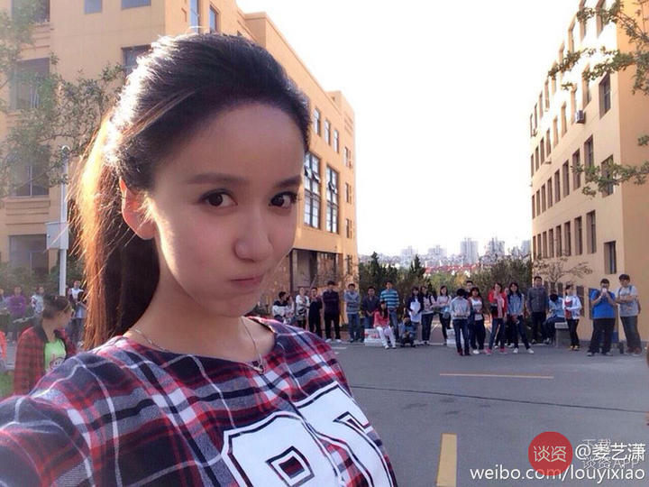 手一抖竟然看到女神丑得一哔的发际线，一定是打开方式不对