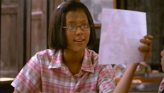 高中生“早恋”公开拥抱被开除?网友炸了!