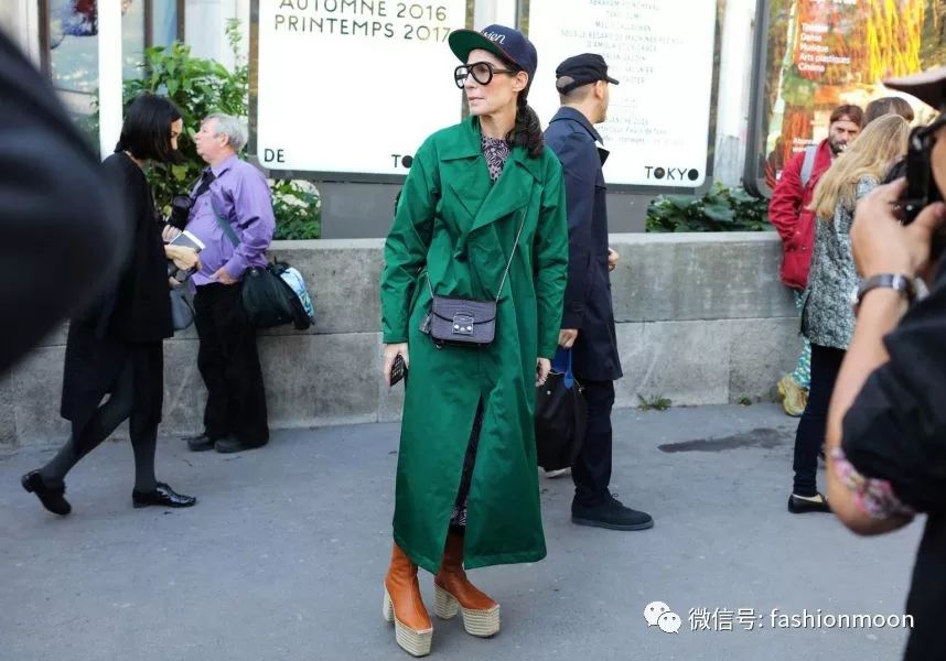 时髦潮女孩冬季穿搭攻略 (圣诞色彩搭配什么衣服)