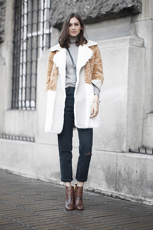 奶茶色短靴和复古蓝牛仔裤搭配吗,直筒牛仔裤搭配马丁短靴