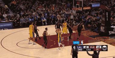 铿锵玫瑰绽放了!一场比赛40米吊射和蝎子摆尾都来了