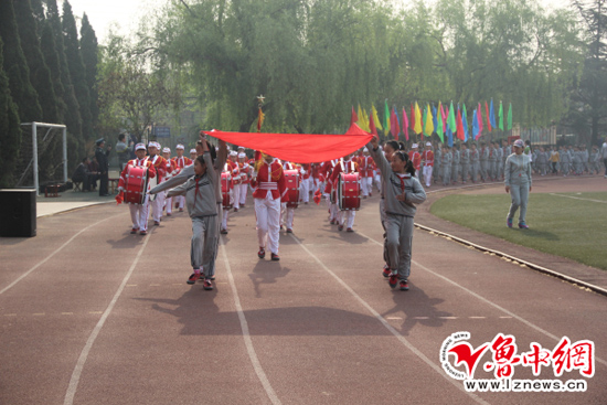 高新区第八小学举行第八届阳光体育节暨春季田径运动会