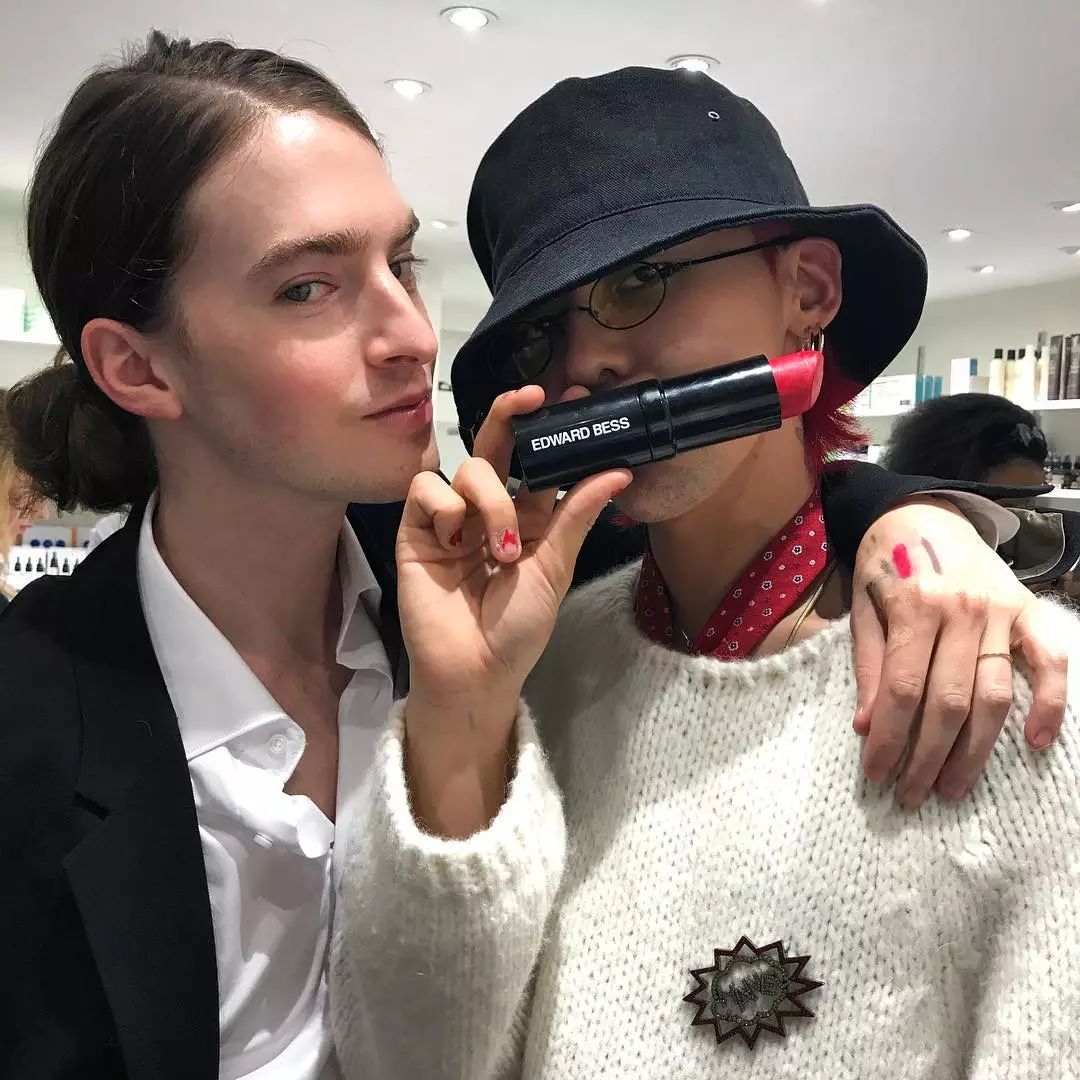 这家店在关门大吉之前YSL还专门为它推出性玩具！连GD也经常去逛~