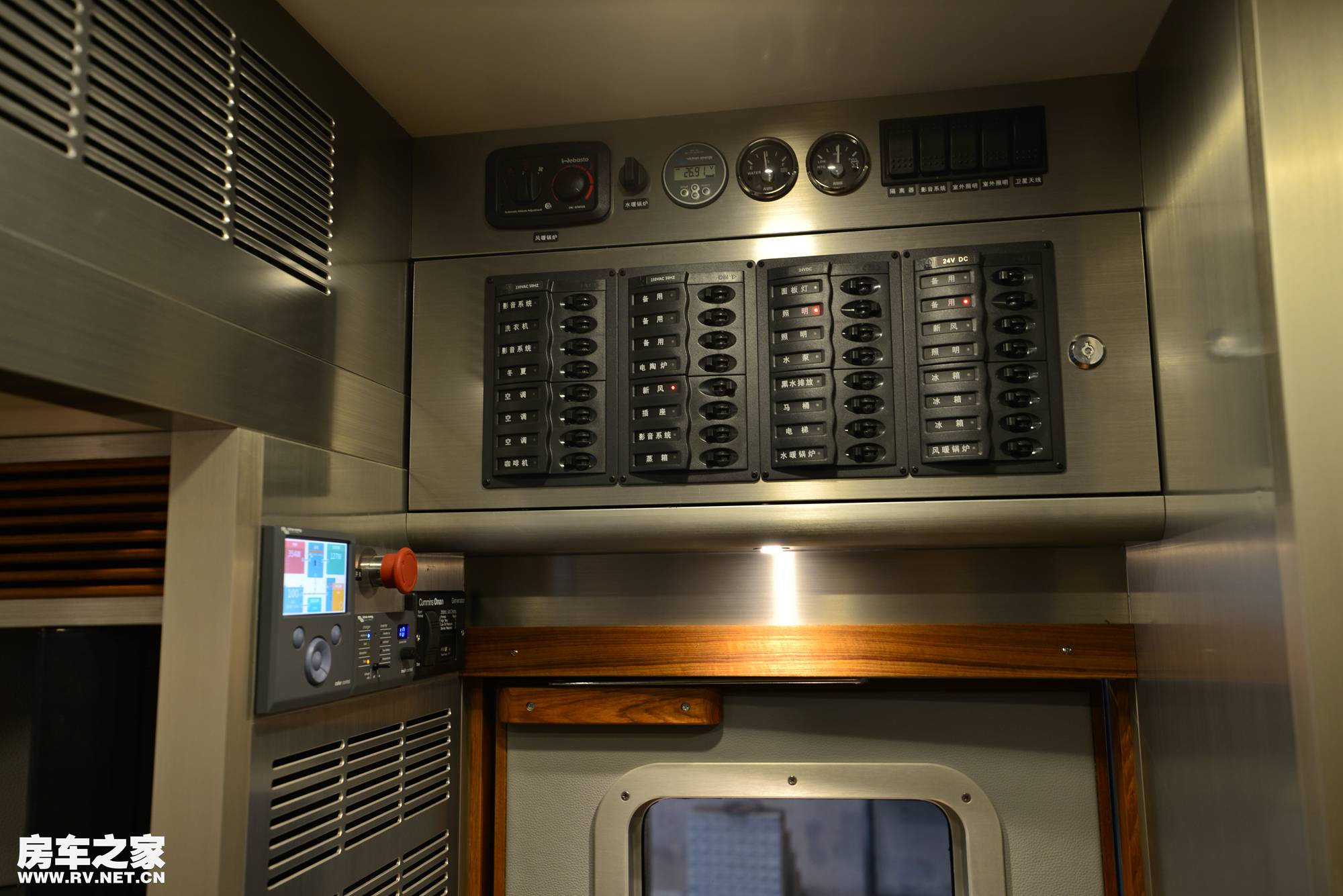 阿莫迪罗6x6征服者越野房车 (阿莫迪罗征服者8x8越野房车自驾游)