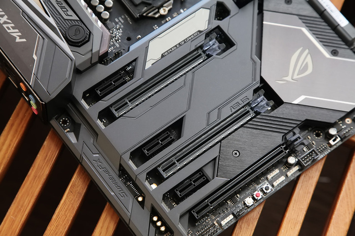 主板华硕玩家国度rog,华硕玩家国度主板亮红灯