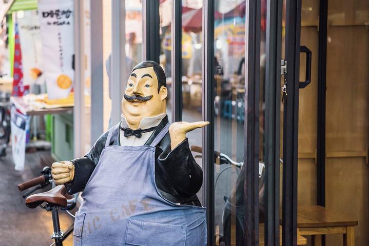 这里是韩国最传统的市场，不仅有美食还有免税店