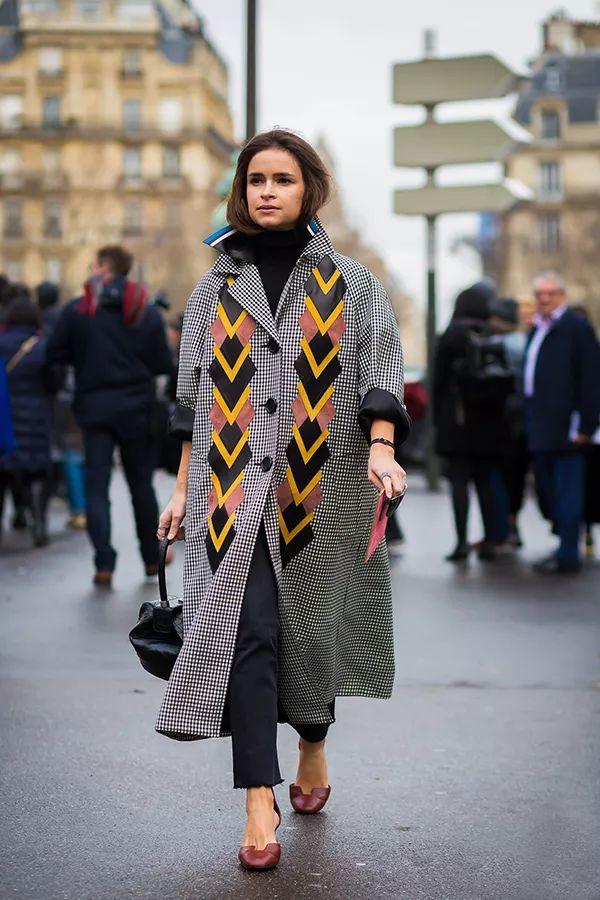 中长外套怎么穿好看又显高级,短外套时髦又显高