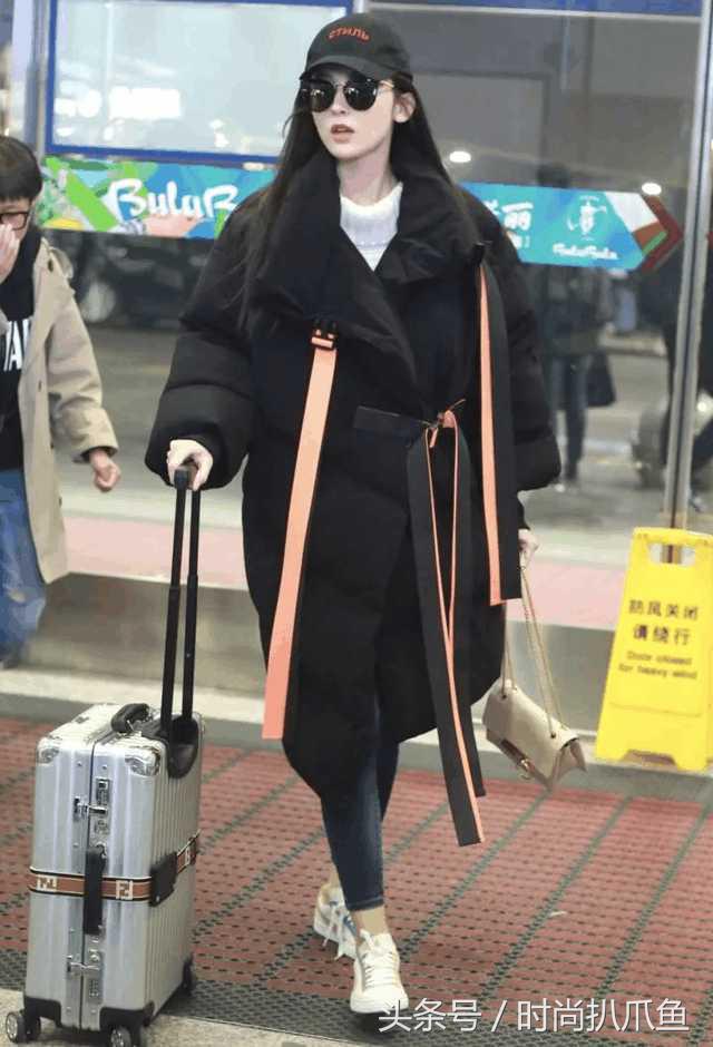 刘雯、蔡依林COS阿童木，佟丽娅COS巨型垃圾袋，为了保温太拼了