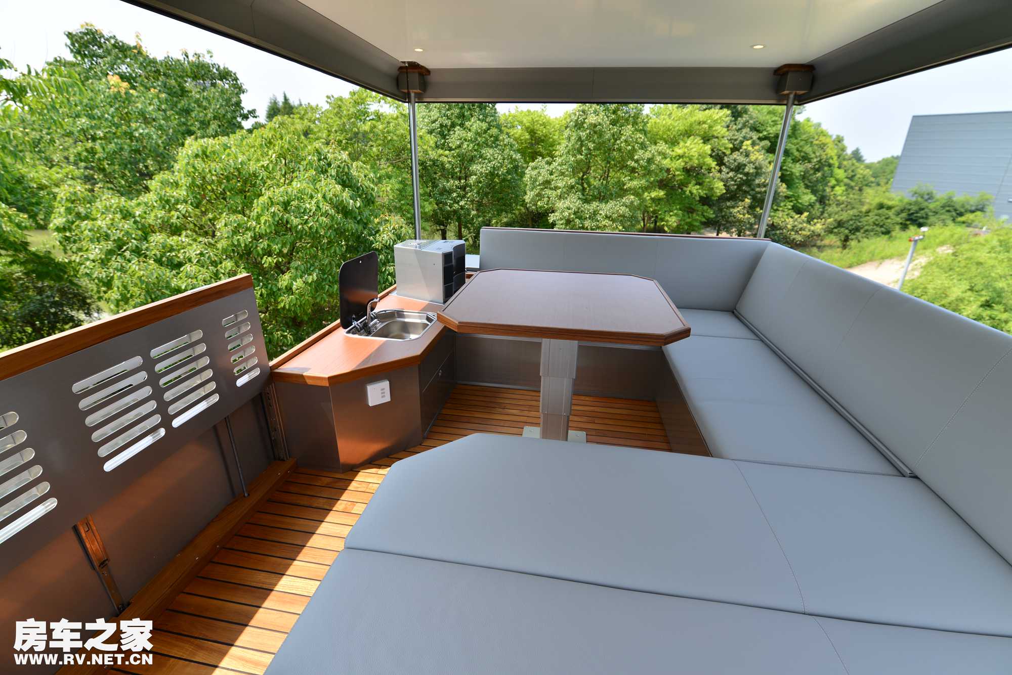 阿莫迪罗6x6征服者越野房车 (阿莫迪罗征服者8x8越野房车自驾游)